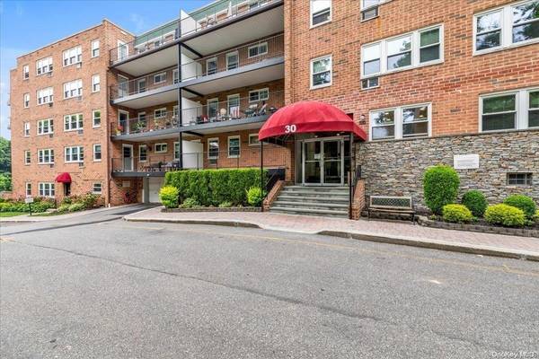 30 Pearsall AVE #3H, Glen Cove, NY 11542