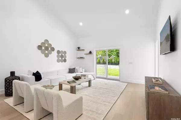 Westhampton, NY 11977,21 Montauk Hwy #5 #5