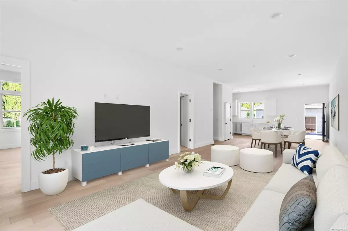 Westhampton, NY 11977,21 Montauk Hwy #8 #8