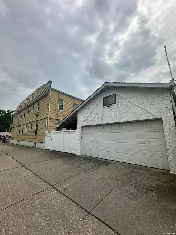 Glendale, NY 11385,72-02 73rd PL