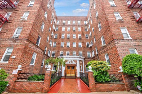 63-109 Saunders ST #C13, Rego Park, NY 11374