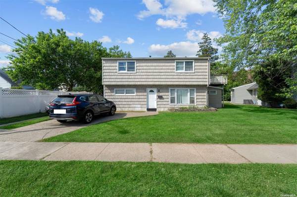 49 Stratford RD, Lynbrook, NY 11563