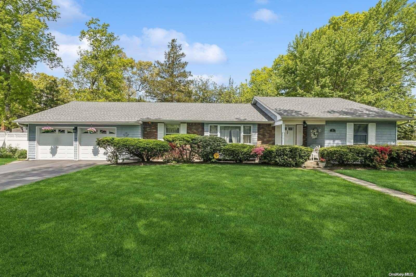 5 Bolan DR, Huntington Station, NY 11746