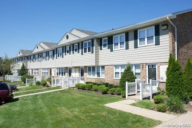 1355 Roanoke AVE #11RB, Riverhead, NY 11901