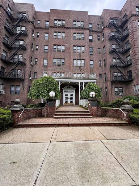 170-40 Highland AVE #303, Jamaica Hills, NY 11432