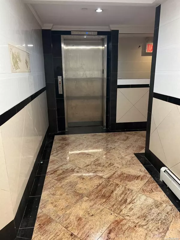 Sunnyside, NY 11104,43-07 48th ST #2A