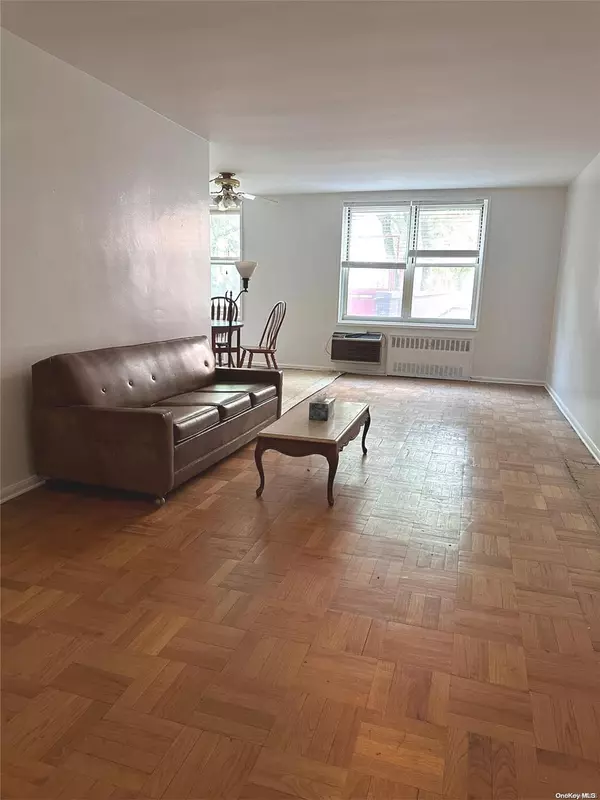 Flushing, NY 11354,142-05 Roosevelt AVE #225