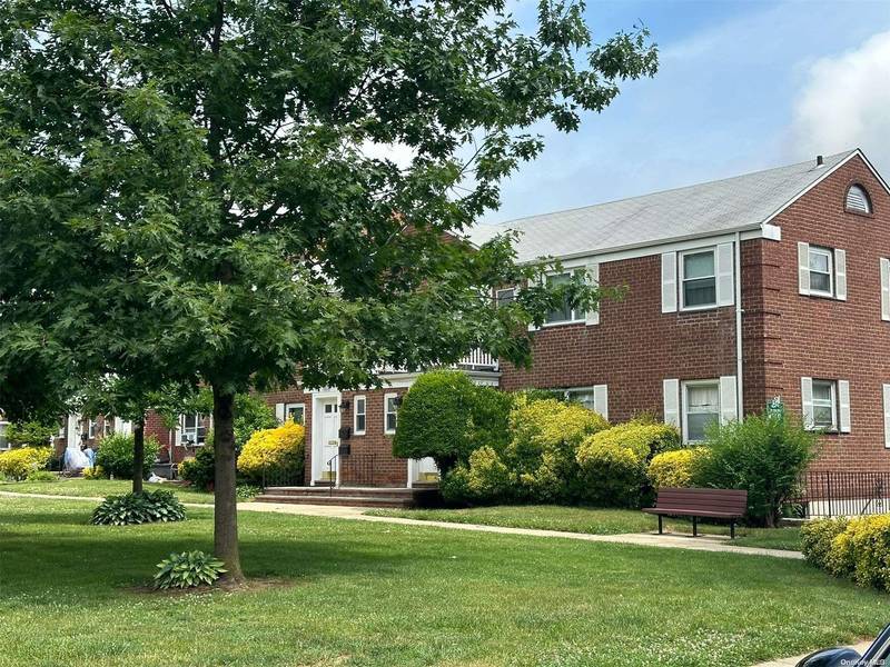 255-35 74th AVE #Upper, Glen Oaks, NY 11004