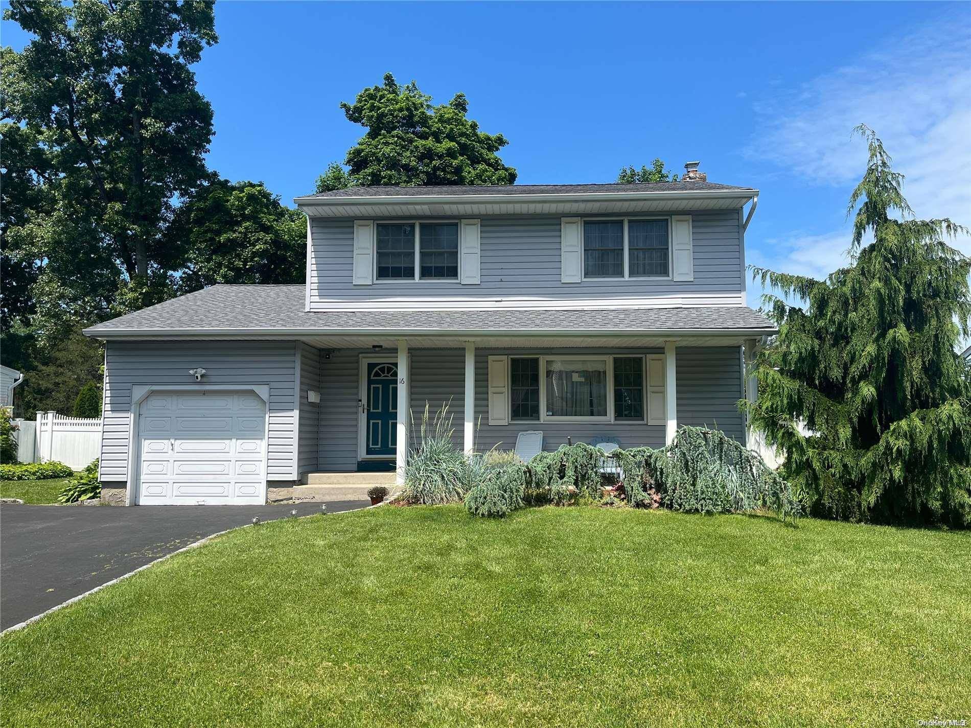 16 Greene DR, Commack, NY 11725