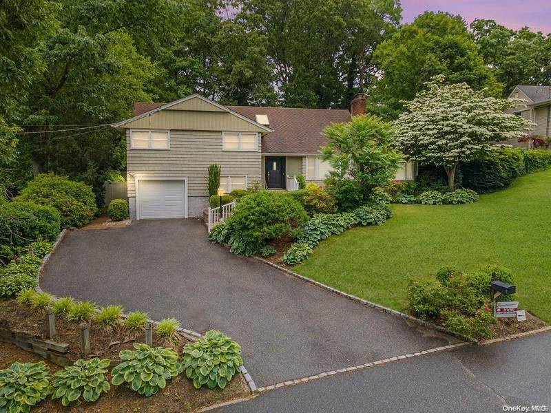 7 Hamilton LN, Huntington, NY 11743