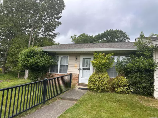 Ridge, NY 11961,Address not disclosed