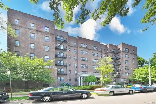 170-40 Highland #607, Jamaica Estates, NY 11432