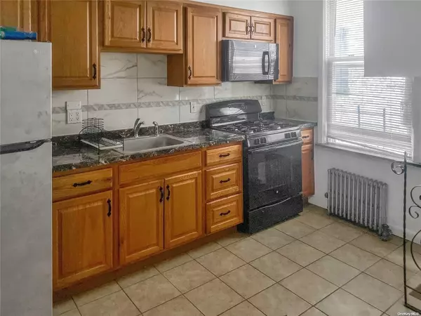 Sunnyside, NY 11104,39-81 49th ST