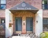 Great Neck, NY 11021,26 Terrace CIR #11C