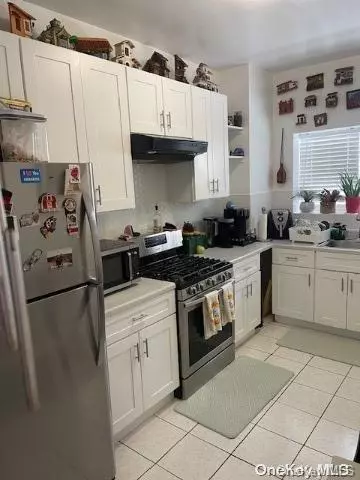 East Elmhurst, NY 11370,31-14 76th ST