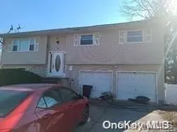 Bay Shore, NY 11706,608 Spur DR