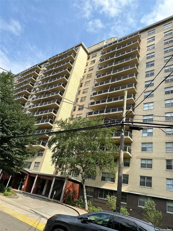 Jamaica Estates, NY 11432,175-20 Wexford TER #3N