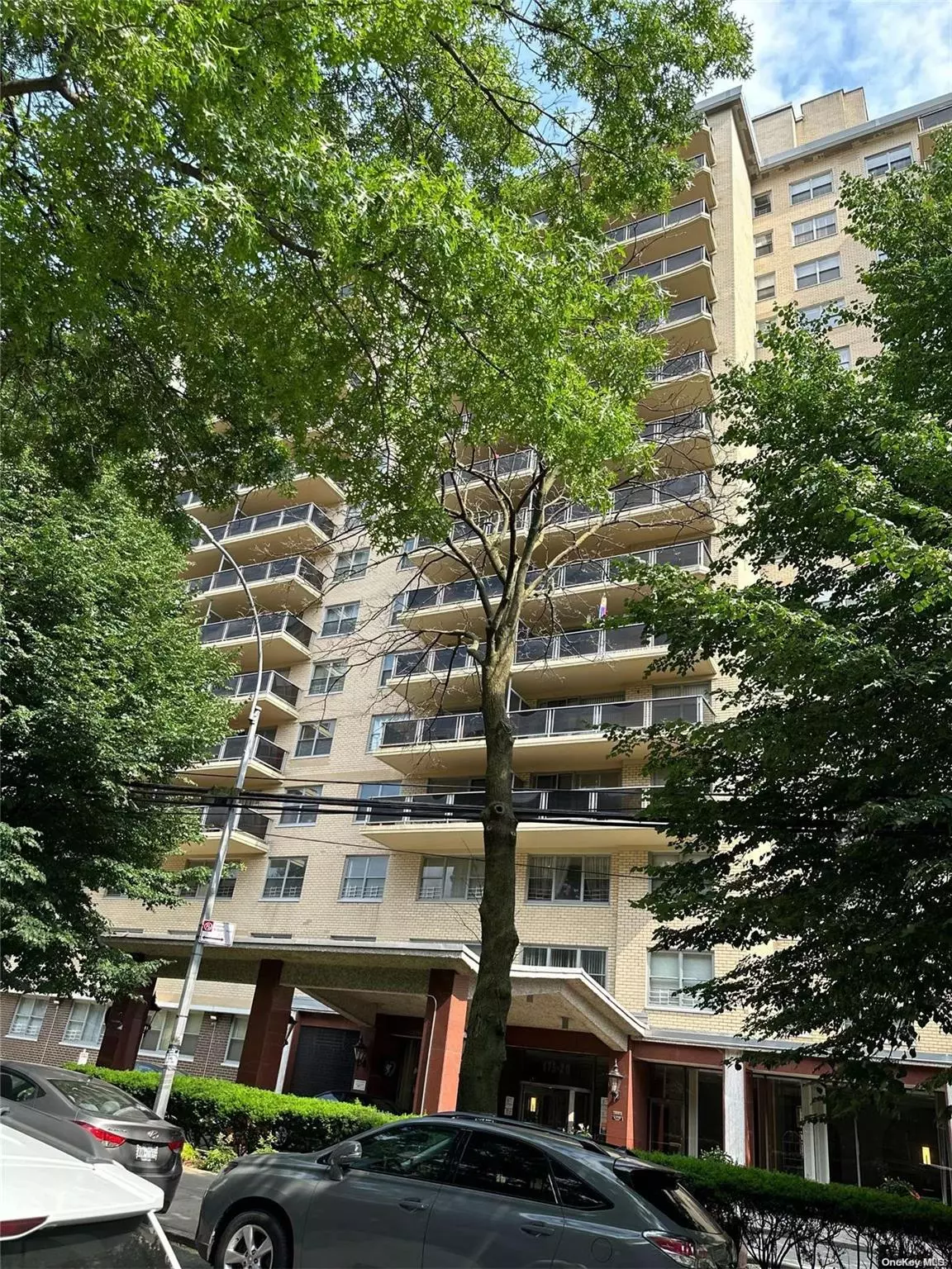 Jamaica Estates, NY 11432,175-20 Wexford TER #3N