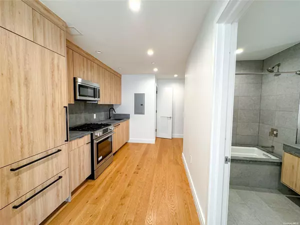 Long Island City, NY 11101,42-02 Crescent ST #2G