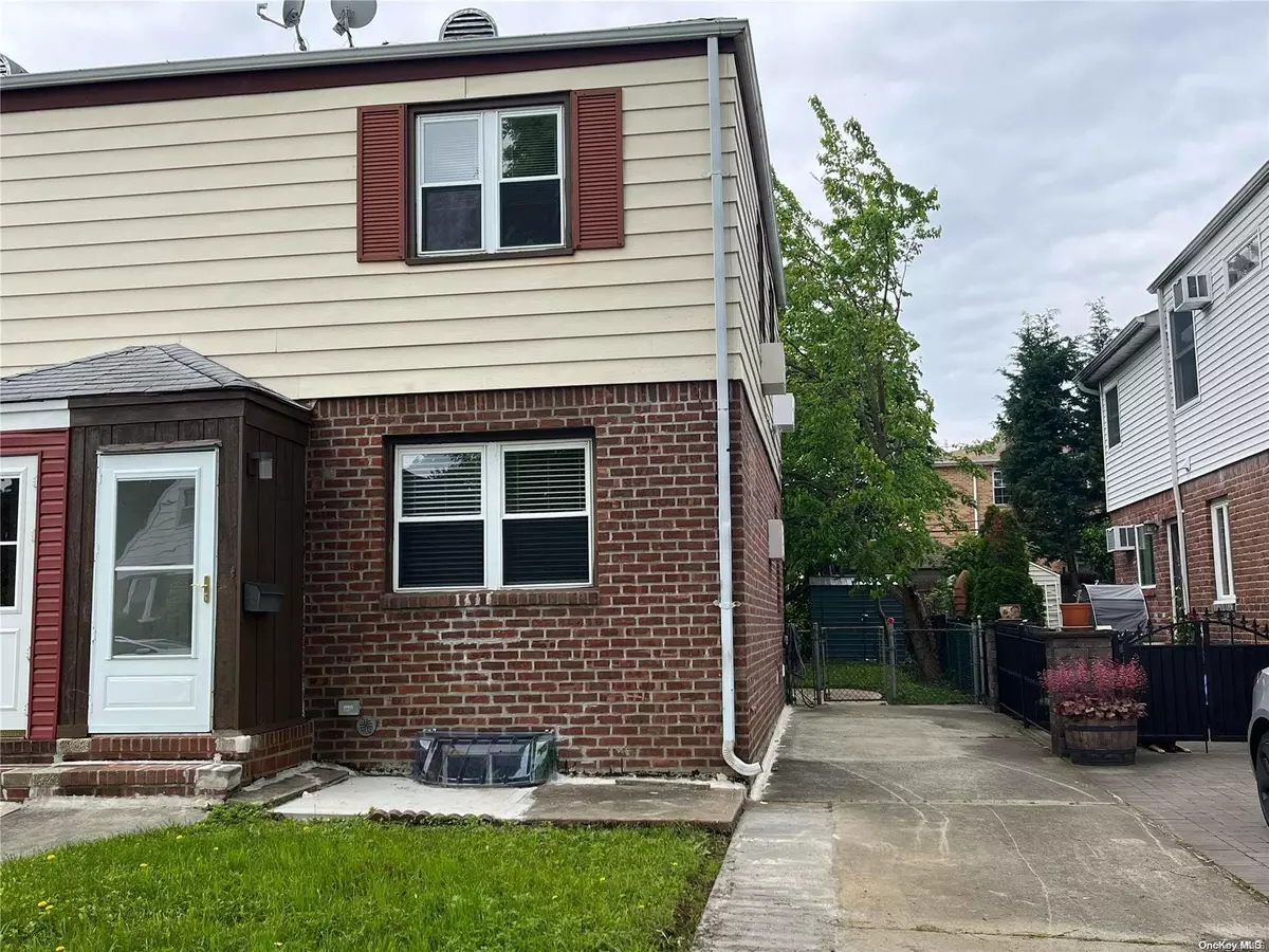 Bellerose, NY 11426,76-18 251st ST