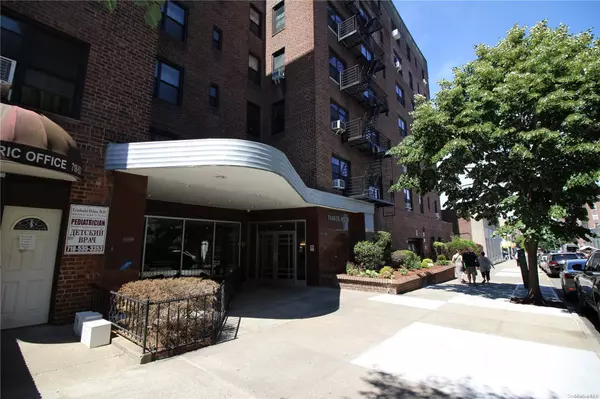 Rego Park, NY 11374,63-84 Saunders ST #4U