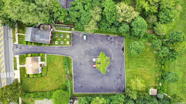 Cutchogue, NY 11935,28785 Main RD