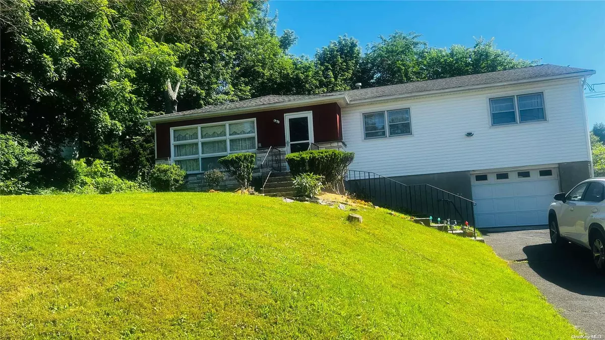 Monroe, NY 10950,2 Sunny LN