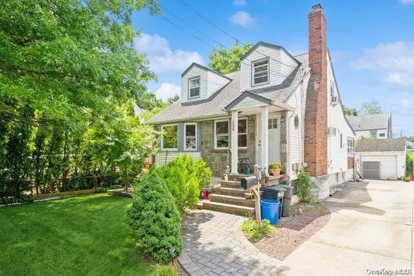 136 E Oxford ST, Valley Stream, NY 11580