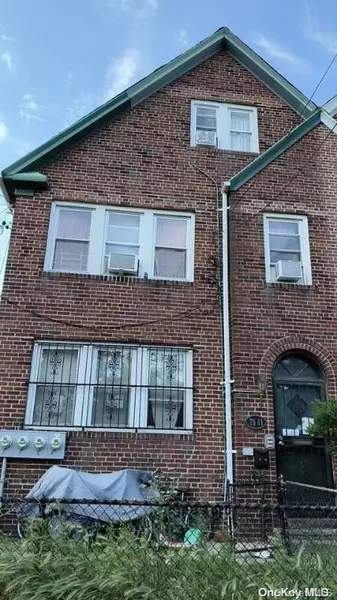 79-01 45 AVE, Elmhurst, NY 11373