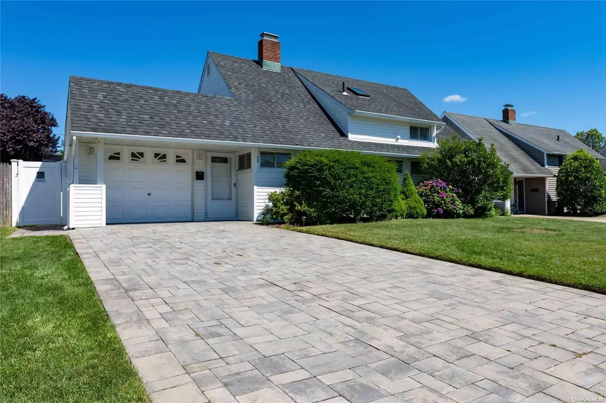 Wantagh, NY 11793,25 Russet LN