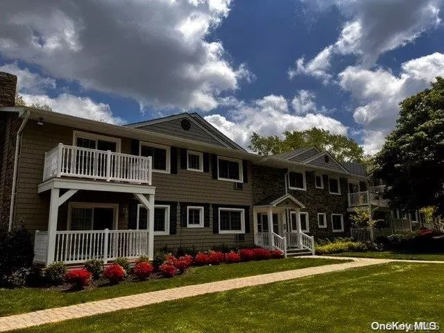 27 Williams BLVD #27-2F, Lake Grove, NY 11755
