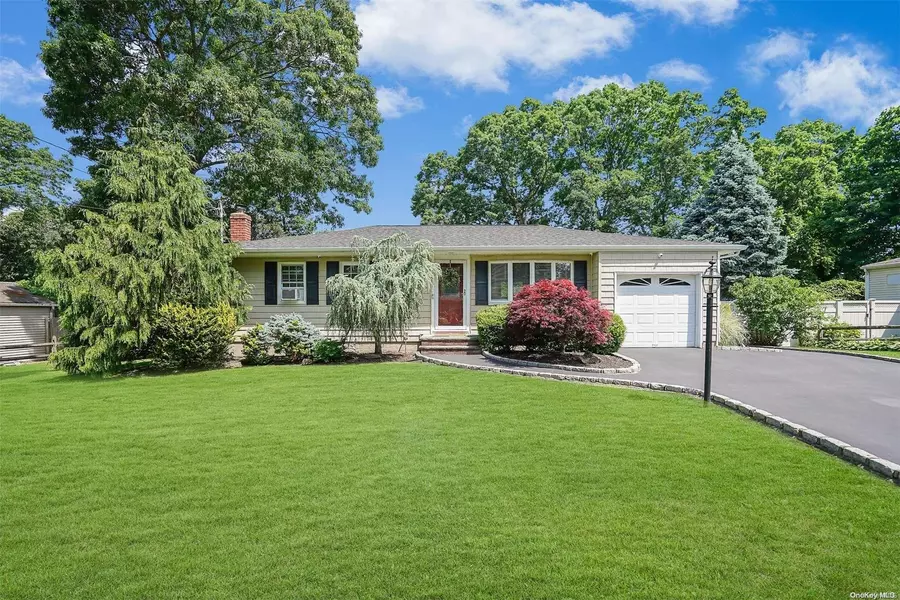 19 Lafayette AVE, Lake Grove, NY 11755