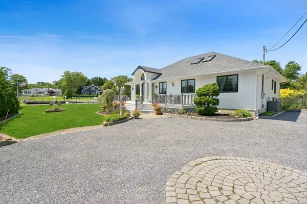 Hampton Bays, NY 11946,14C Penny LN