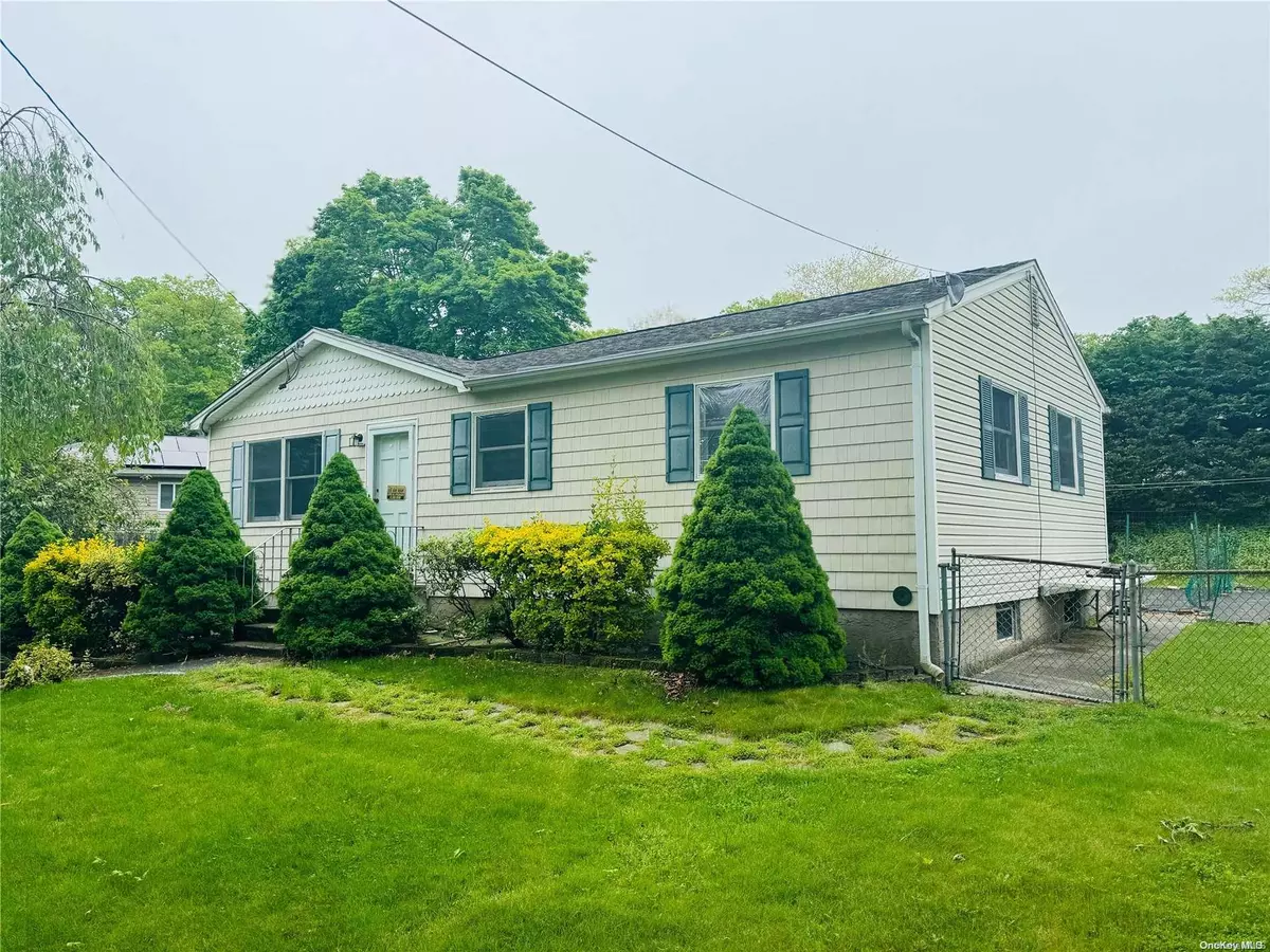 Rocky Point, NY 11778,85 Locust DR