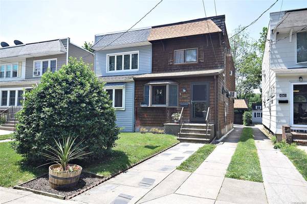 43-44 248th ST, Little Neck, NY 11363