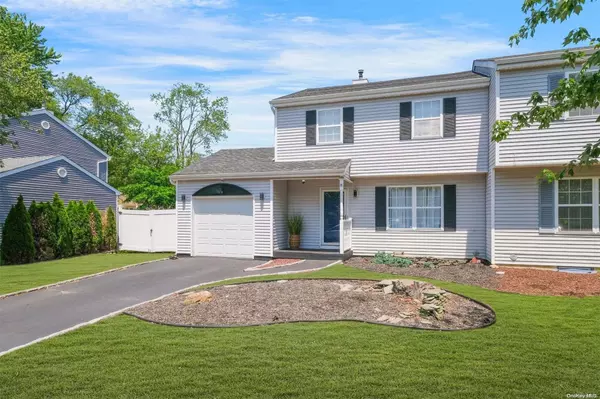 8 Walnut ST, Central Islip, NY 11722