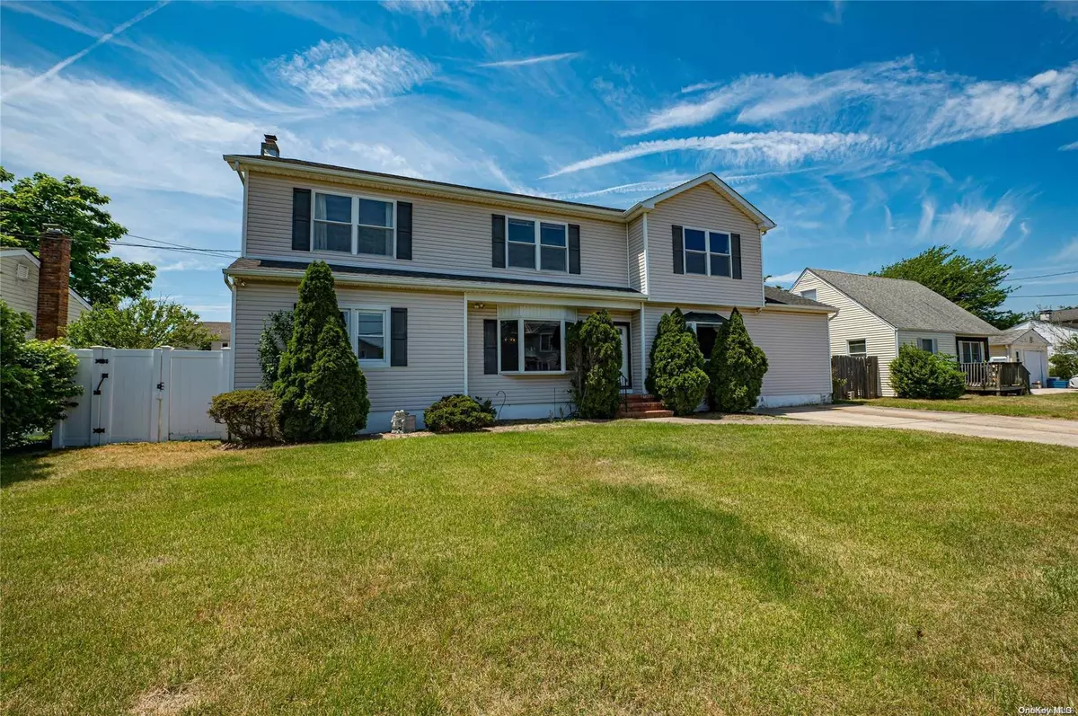 West Islip, NY 11795,814 Milligan LN