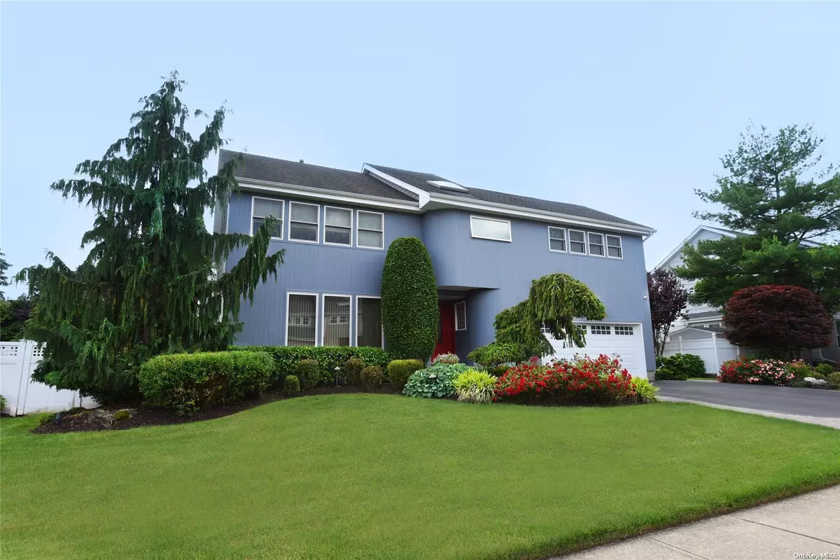 Farmingdale, NY 11735,34 Daffodil DR