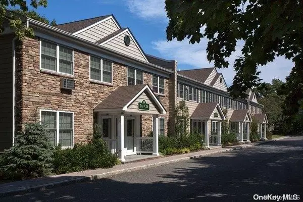 Lake Grove, NY 11755,184 Hallock RD #5D2