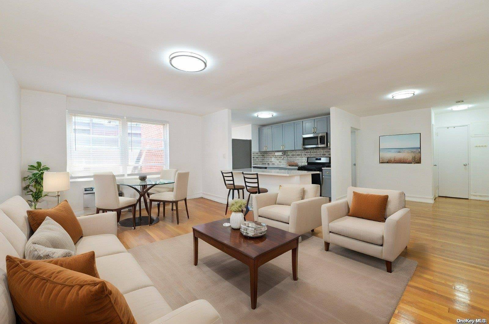 Great Neck, NY 11021,30 Stoner AVE #3R