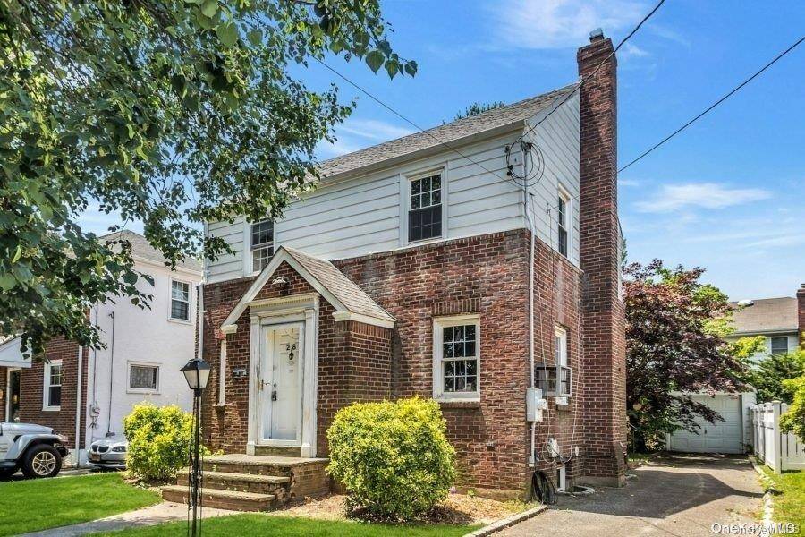 28 Landau AVE, Floral Park, NY 11001
