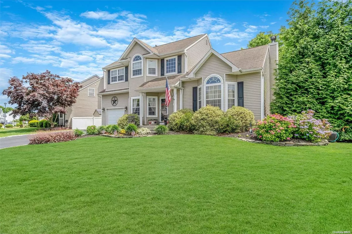 Holtsville, NY 11742,31 Blueberry Ridge DR