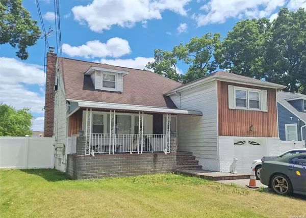 102 Hausch BLVD, Roosevelt, NY 11575
