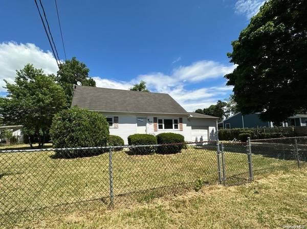 43 S 26th ST, Wyandanch, NY 11798