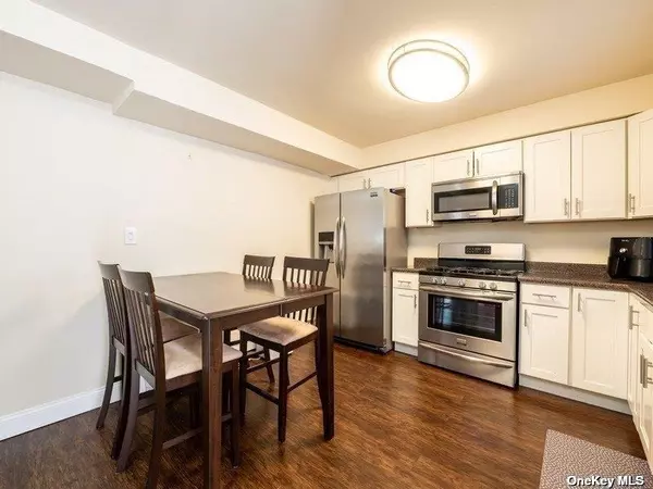 Astoria, NY 11105,22-61 47th ST