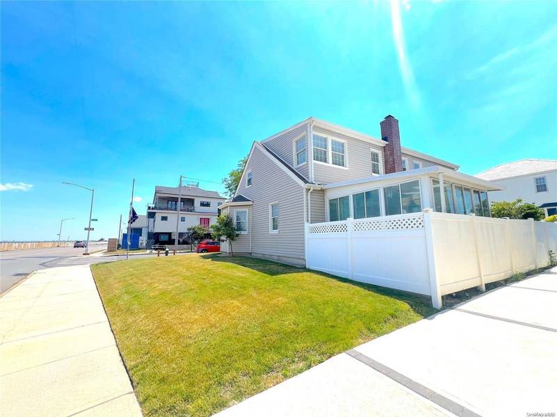 567 Beach 131st St, Belle Harbor, NY 11694