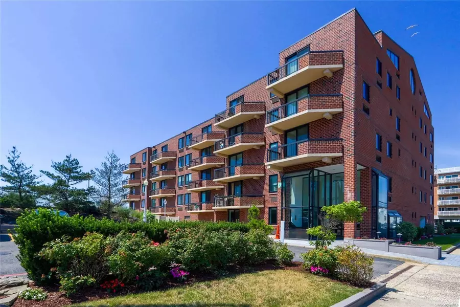 750 W Broadway #4N, Long Beach, NY 11561