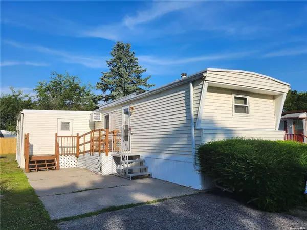 39 Valley Forge, Bohemia, NY 11716