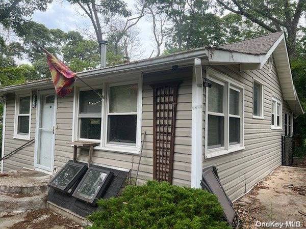 9 Mineola RD, Sound Beach, NY 11789