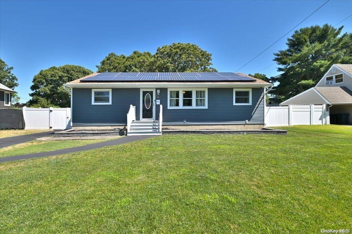 27 Garden LN, Centereach, NY 11720